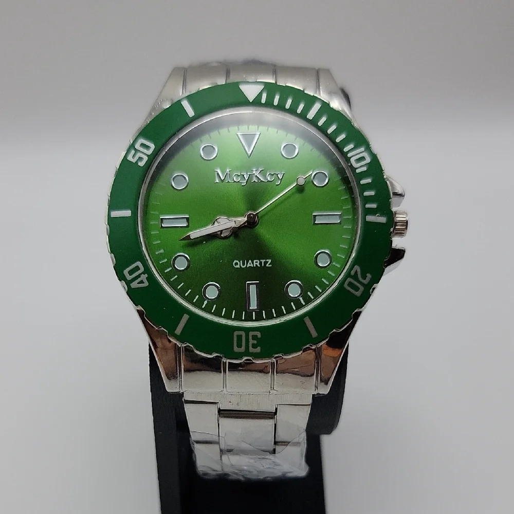 NEW McYKcy Green Dial Stainless Steel Quartz 43mm Mens Watch Illuminated Hands